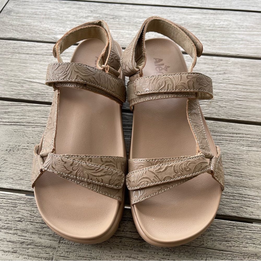 Alegria Henna Women's Embossed Beige Sandals Size 9.5/10 US 40 EU